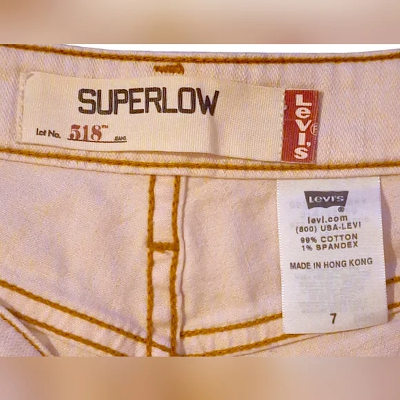 Levi's 518 Superlow shorts. SIZE 7 - Picture 2 of 7